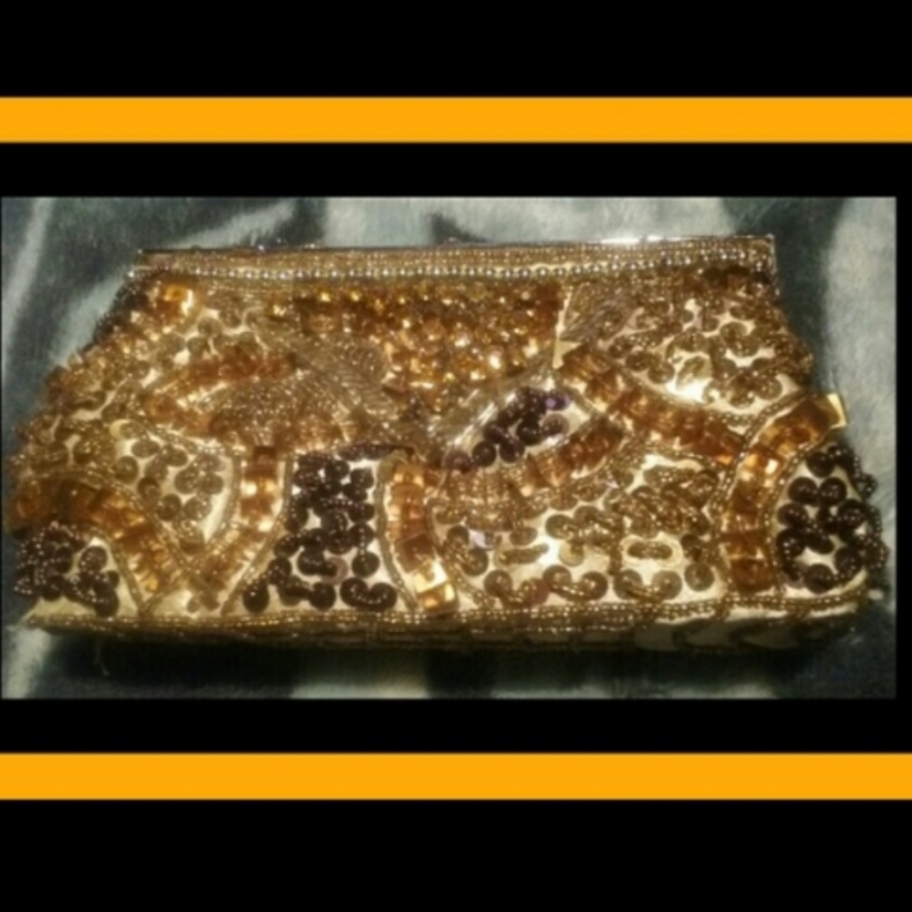 ✨️ Vintage Gold hand beaded clutch ✨️